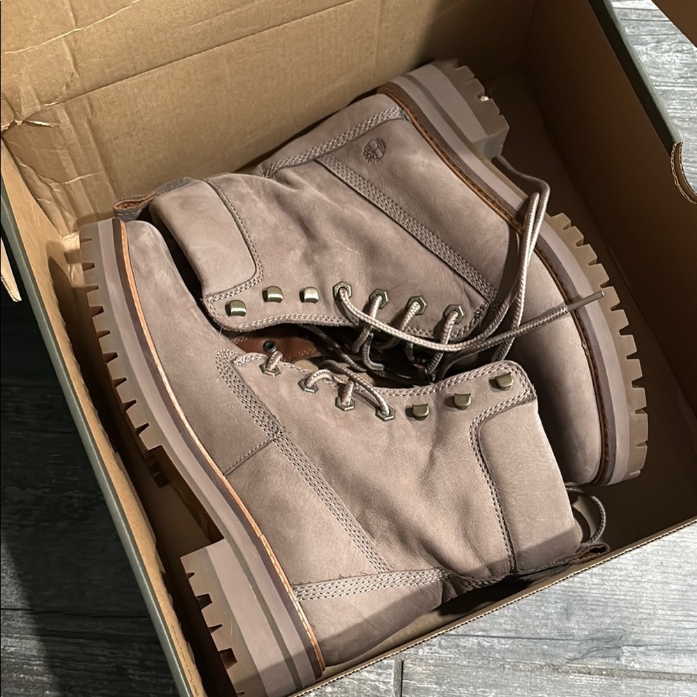 Timberland Women’s Taupe Lace-Up Boots